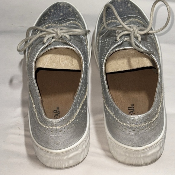 Just Fab Wilma Silver lace up oxfords sneakers Sz 7 1/2 - Picture 4 of 7